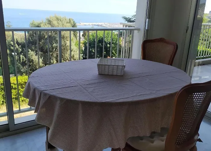 Les Brises De - Les Miradors מנטון